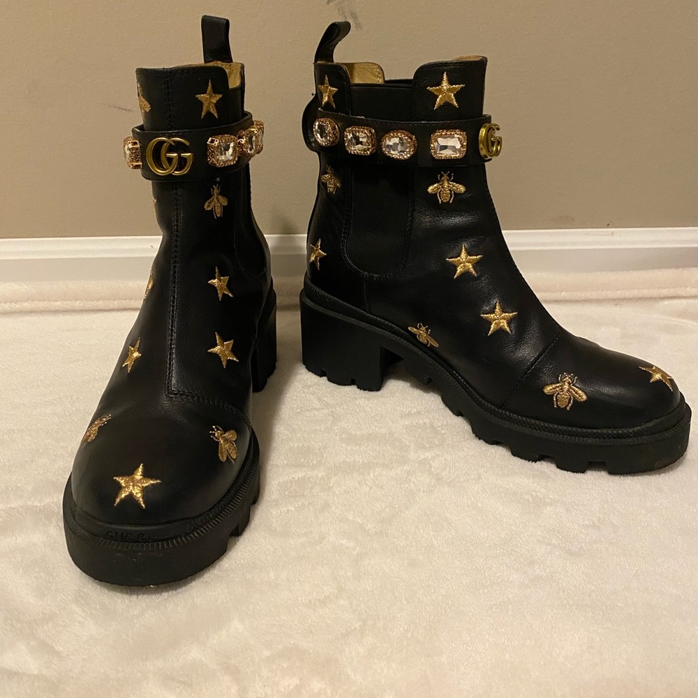 Gucci embroidered leather ankle boots with belt